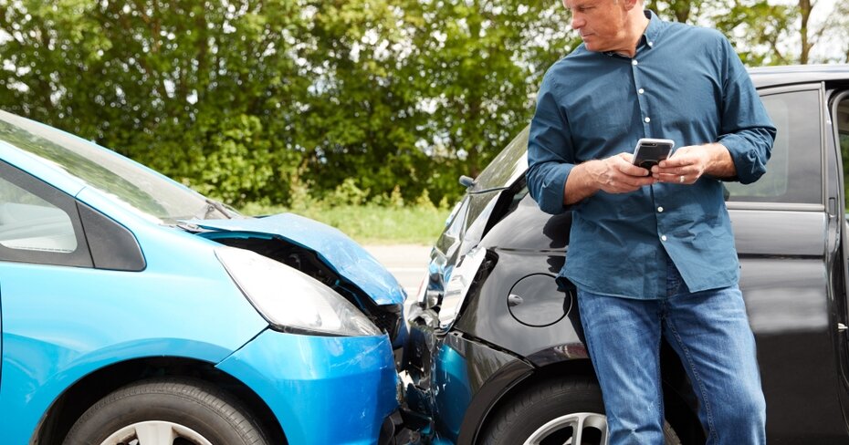 How do you determine who&rsquo;s at fault in a car accident?